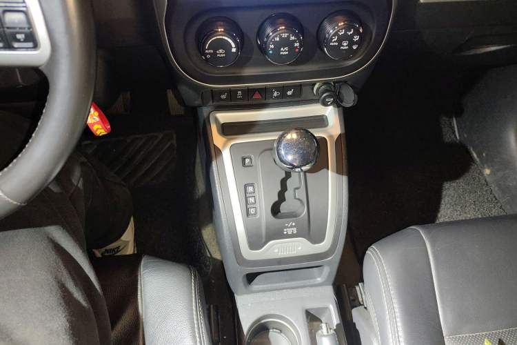 Used Jeep Compass 2014 2.0L two-wheel drive luxury version