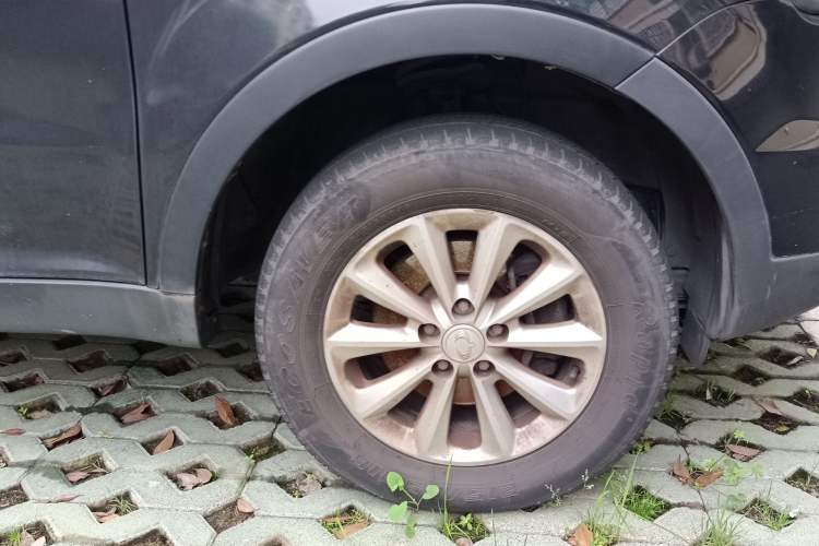 Used SsangYong Korando 2013 2.0L Gasoline Two-Wheel Drive Automatic Elite Edition Right Front Wheel Hub