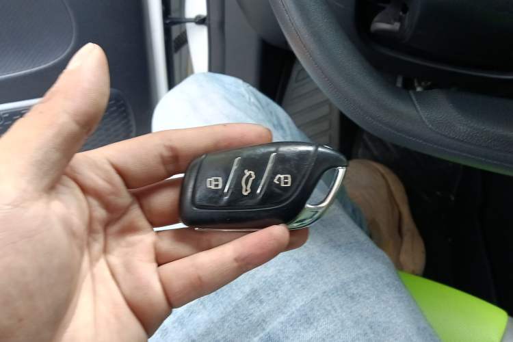 Used Roewe Clever 2021 302 km New Four-Seater Super-Efficient Version Vehicle Key