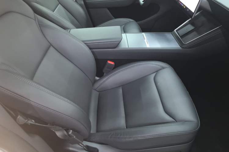 Used Tesla Model Y 2025 Rear-Wheel-Drive Version