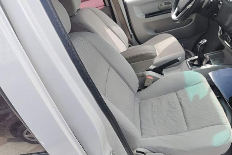 Used Jinbei New Hiace X30L 2021 1.5L Wealth Van Non-Air-Conditioned Version China VI Standard SWC15M
