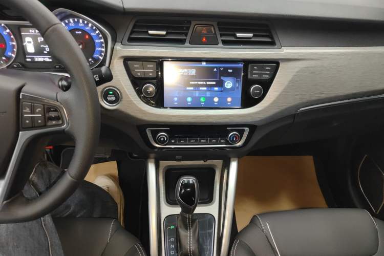 Used Geely Auto Vision X3 2017 1.5L Automatic Luxury Model Audio And AC Panel