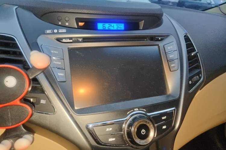 Used Hyundai Elantra (5th Generation / Langdong) 2012 1.6L Automatic Fashion Edition Audio And AC Panel