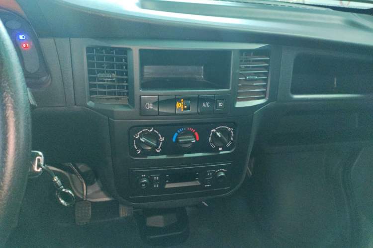 Used Wuling Zhiguang 2023 1.5L Practical Version 5/7 Seats Audio And AC Panel