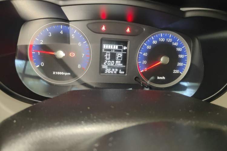 Used Venucia R50 2015 1.6L Automatic Fashion Edition
