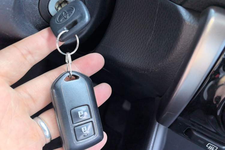 Used Toyota YARiS L Zhi Xuan 2021 1.5L CVT Leading Edition Vehicle Key