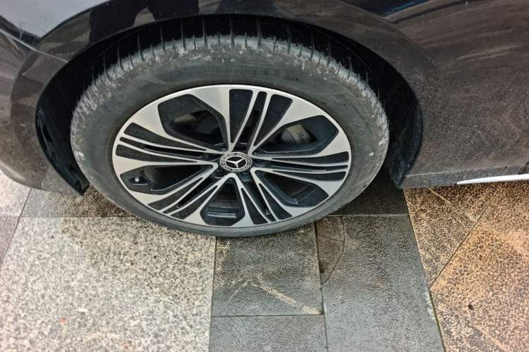 Used Mercedes-Benz E-Class New Energy 2024 E 350 e L Plug-in Hybrid Sedan Left Front Wheel Hub