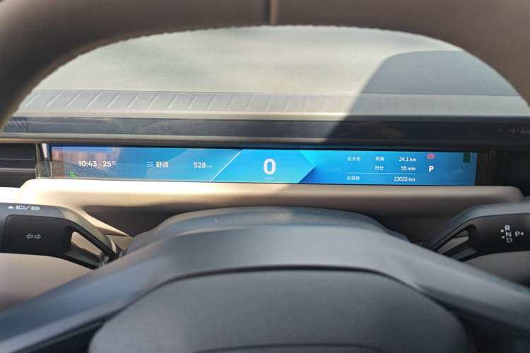 Used Lynk & Co Z10 2025 95 kWh 766 km Range Rear-Wheel Drive Max