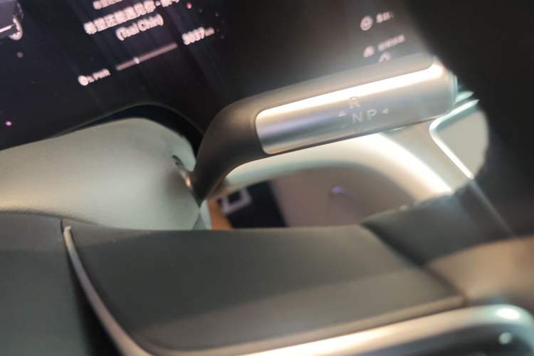 Used Hima AITO M9 2025 Extended-Range Max Version 52 kWh 6-Seater Edition Gear Lever