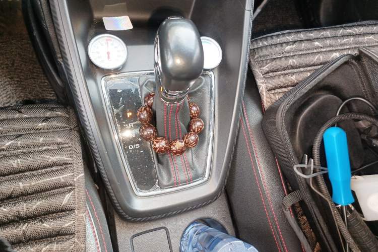 Used MG ZS 2017 16T Automatic Flagship Internet Edition Gear Lever