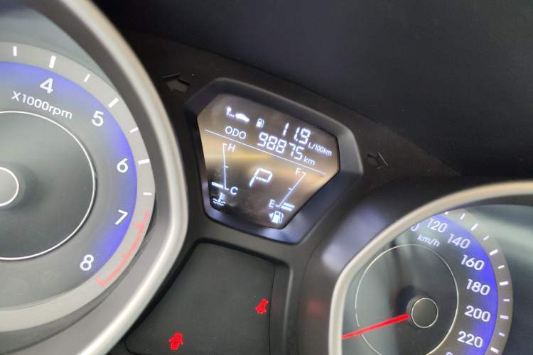 Used Hyundai Elantra (5th Generation / Langdong) 2015 1.6L Automatic Fashion Model Odometer Close Up