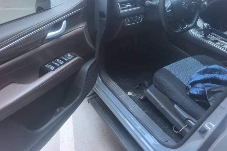 Used Dongfeng Ruichi 7 2022 2.3T Automatic Two-Wheel Drive Diesel Standard Edition Flatbed Cargo Box M9T