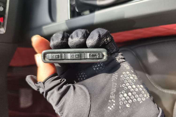 Used Volvo XC60 2019 T5 4x4 Smart Edition China VI Standard Vehicle Key