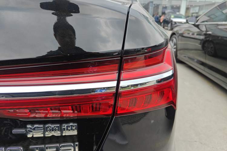 Used Audi A6L 2023 40 TFSI Luxury Dynamic Model Right Rear Taillight