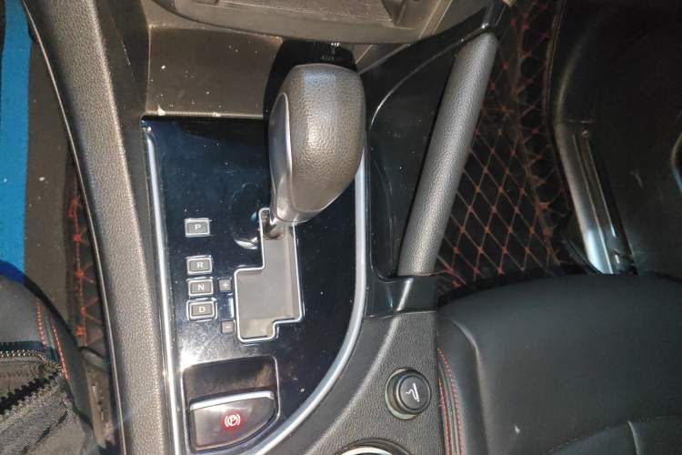 Used Dongfeng Aeolus AX7 2016 2.0L Automatic Zhiyi Trim
