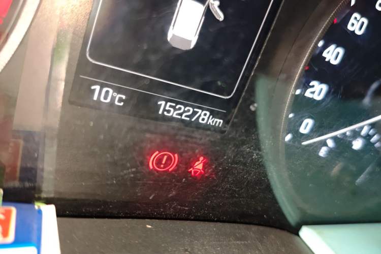 Used Hyundai Tucson 2015 1.6T Dual-Clutch Two-Wheel-Drive Smart Model Odometer Close Up