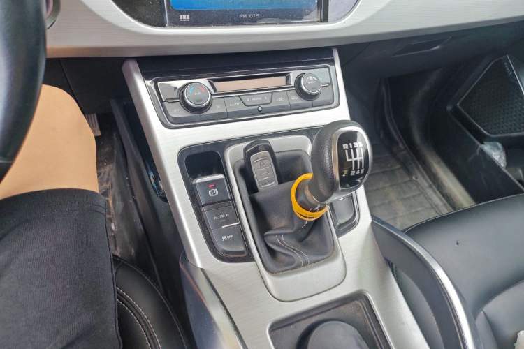 Used Geely Auto Emgrand X7 Sport 2016 2.0L Manual ZhiShang Version
