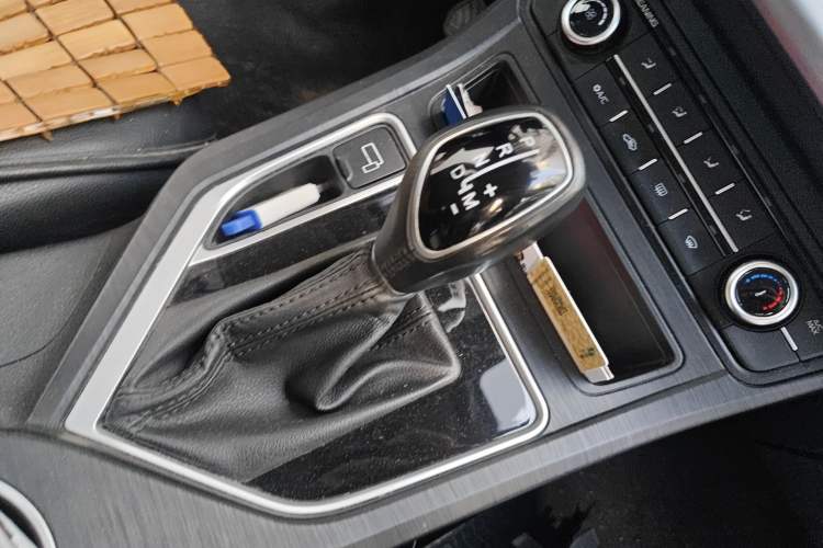 Used Geely Auto Vision 2019 Upgraded Model 1.5L CVT Luxury Version China VI Standard
