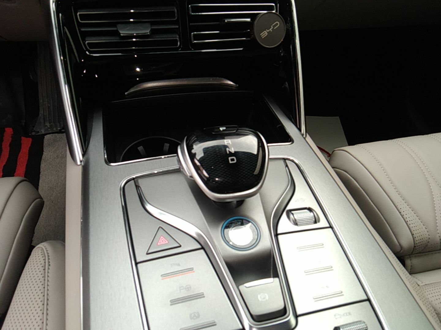 BYD Tang New Energy 2025 Intelligent Driving Version DM-i 115KM Flagship Edition — снимка 16