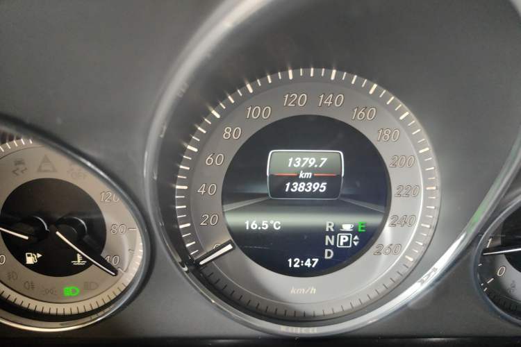 Used Mercedes-Benz GLK-Class 2013 GLK 300 4MATIC Dynamic Edition Odometer Close Up