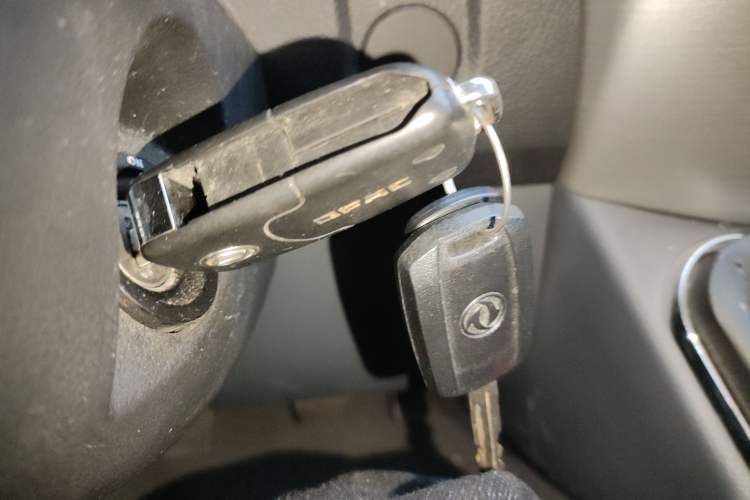 Used Dongfeng Yufeng 2021 2.3T Power King Front-Drive Van Long Wheelbase Mid-Roof 3-Seater China VI Standard M9T