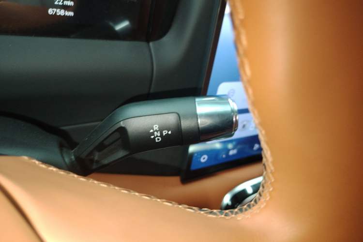 Used Geely Galaxy M9 2025 Model 210km Four-Wheel-Drive Leading Edition
