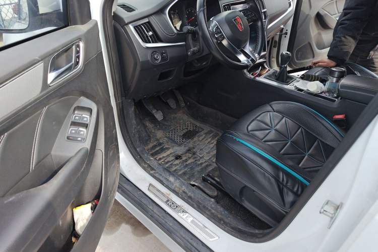 Used Roewe RX5 2018 20T Two-Wheel Drive Manual Internet Smart Edition
