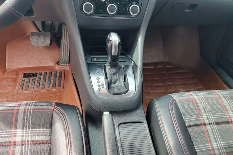 Used Volkswagen Golf 2012 1.6L Automatic Comfort Model Gear Lever