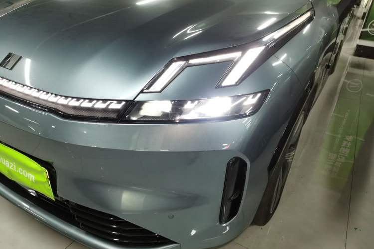Used Lynk & Co 08 EM-P 2025 220 km All-Wheel-Drive Performance Halo Left Front Headlight