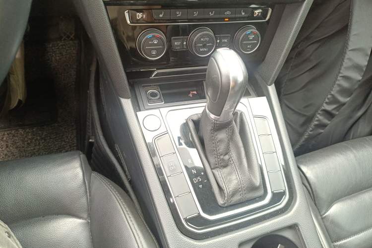 Used Volkswagen Magotan 2018 Facelift 330TSI DSG Luxury Model Gear Lever