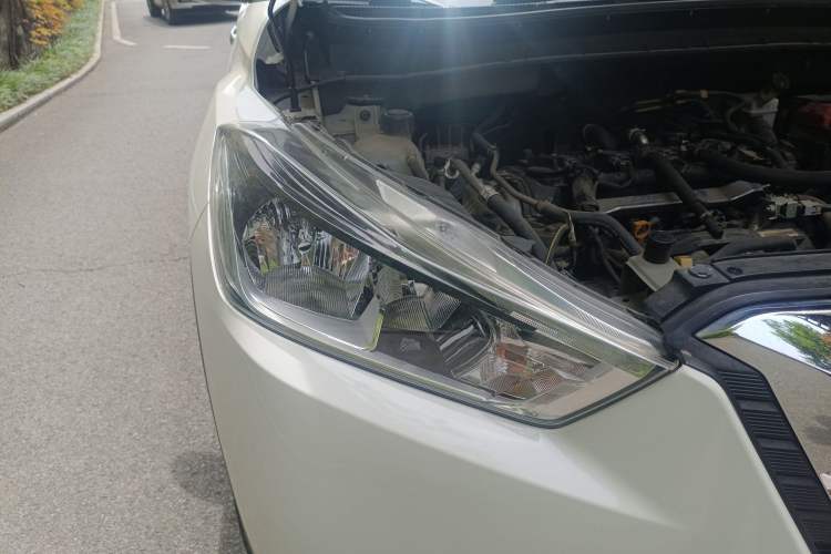 Used Nissan Kicks 2017 1.5L CVT Smart Drive Edition Right Front Headlight