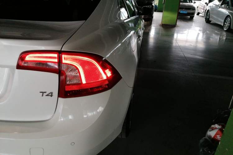Used Volvo S60 2016 S60L T4 Zhiyuan Edition Right Rear Taillight