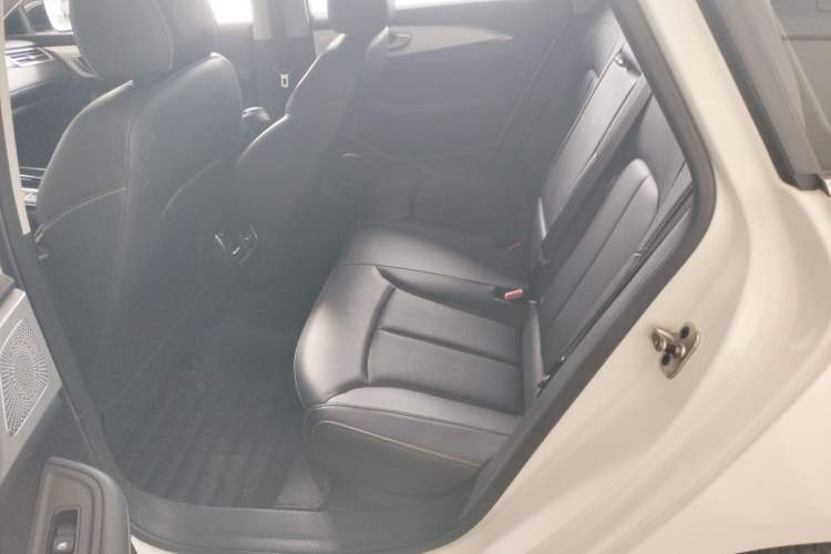 Used Roewe i6 MAX 2020 300TGI Automatic "Swell Cool Smart Drive" Edition
