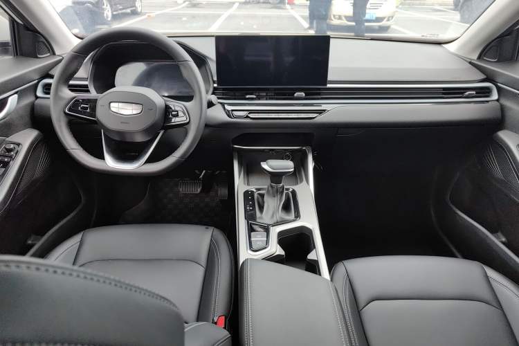 Used Geely Auto Emgrand 2025 4th Generation 1.5L CVT Longteng Edition Center Console