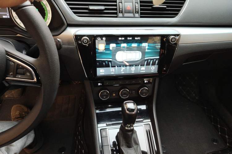 Used Skoda Superb 2018 TSI280 DSG Comfort Edition China V Standard Audio And AC Panel