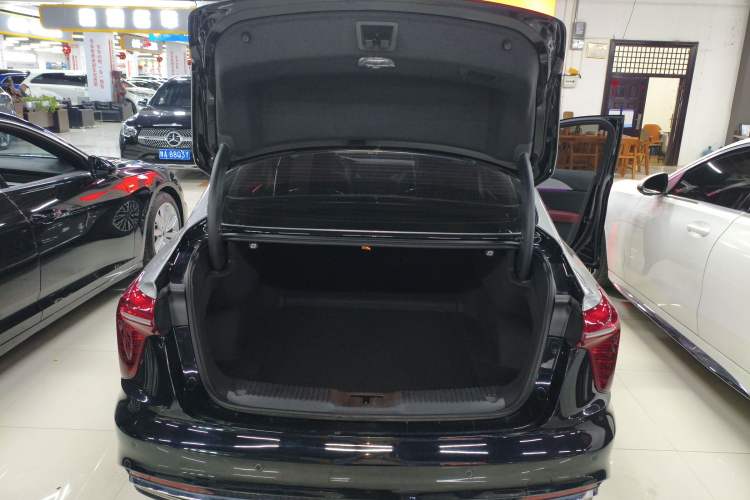 Used Hongqi H5 2025 2.0T Automatic Flag Edition – 500 000 Units Commemorative Version
