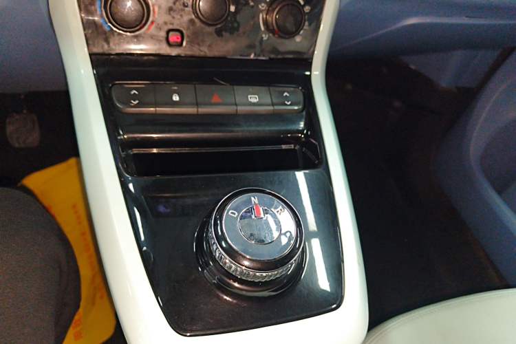 Used Dongfeng NAMMI BOX 2022 Light Wind Edition 201KM Lightning Model Gear Lever