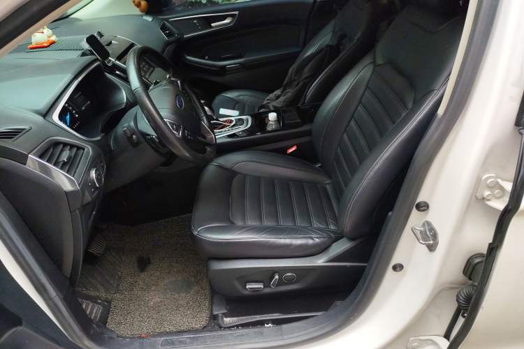 Used Ford Edge 2015 2.0T GTDi Two-Wheel-Drive High-Line Version
