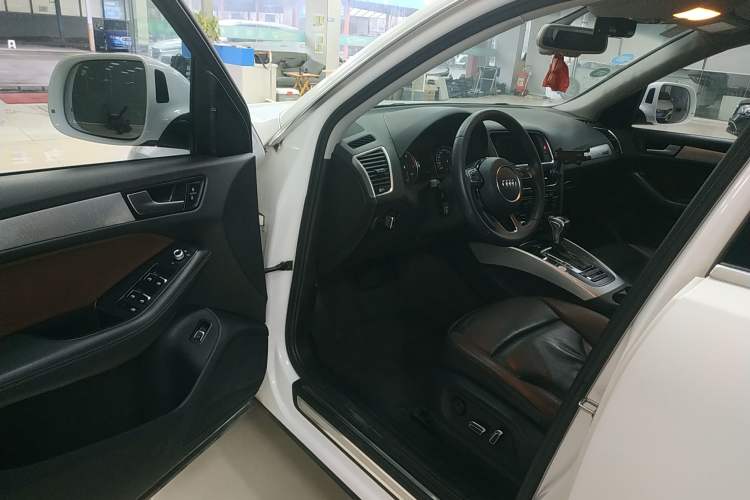 Used Audi Q5 2017 Plus 40 TFSI Technology Model