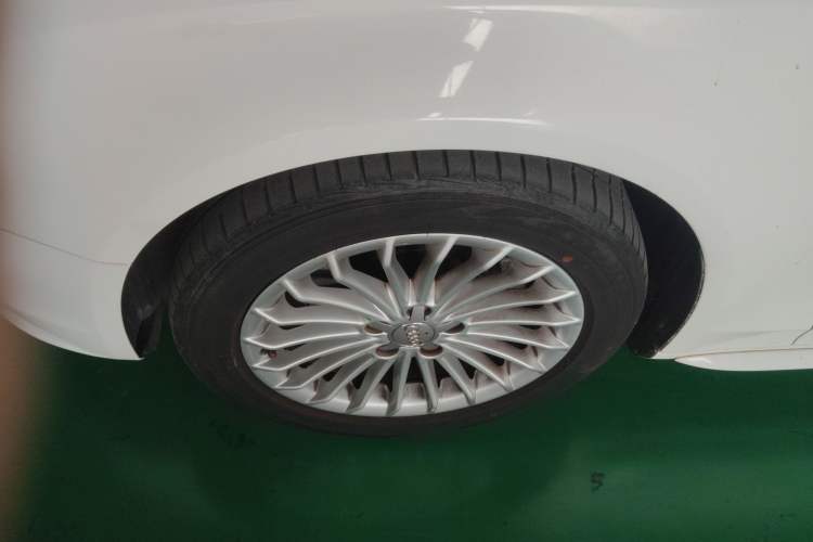 Used Audi A4L 2015 35 TFSI Automatic Comfort Model Left Front Wheel Hub