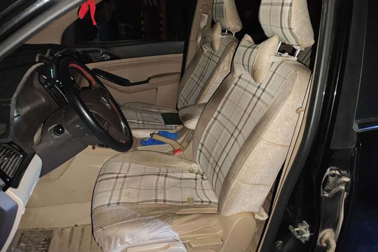 Used Baojun 730 2014 1.5L manual Comfort version 7 seats