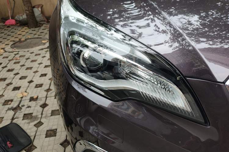 Used Buick Envision 2017 20T Two-Wheel Drive Luxury Model
