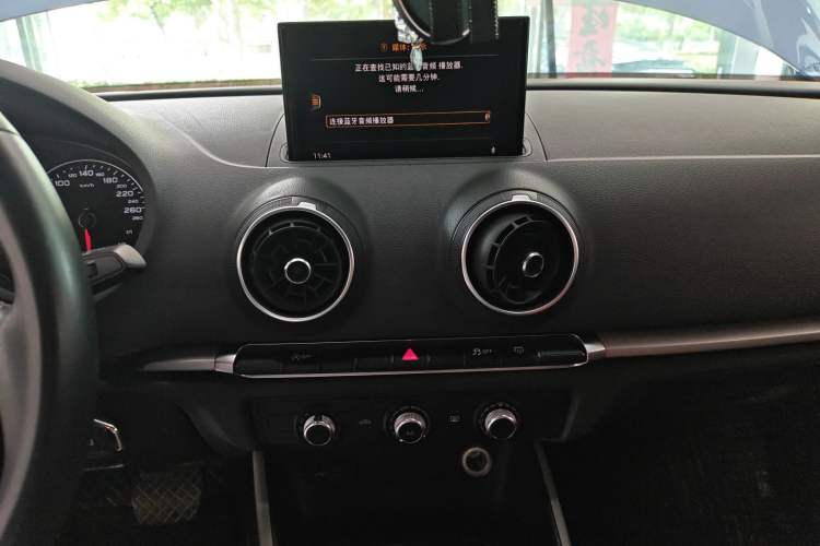 Used Audi A3 2017 Limousine 35 TFSI Ambition Edition Audio And AC Panel