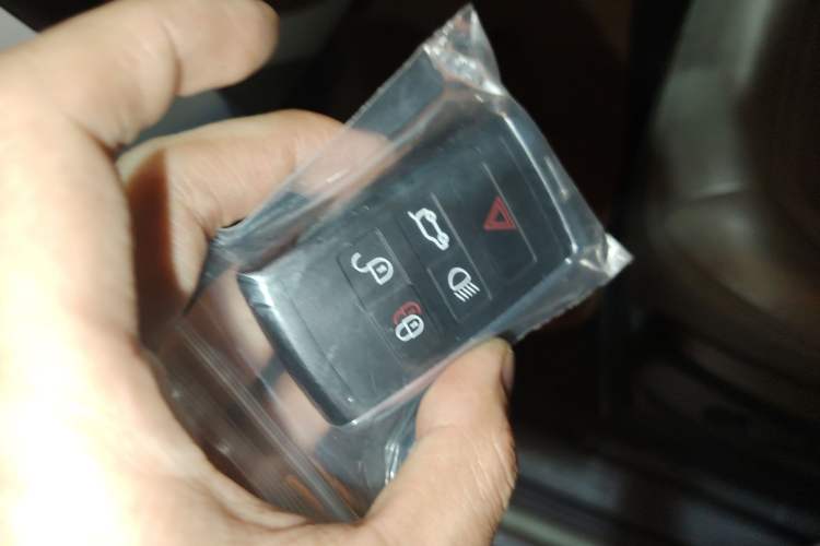 Used Land Rover Defender 2020 110 P400 HSE Vehicle Key