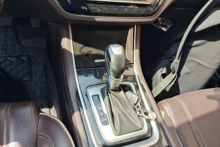 Used Changan Raeton CC 2018 1.5T Automatic Haoya Model Guangmang Edition China V Standard