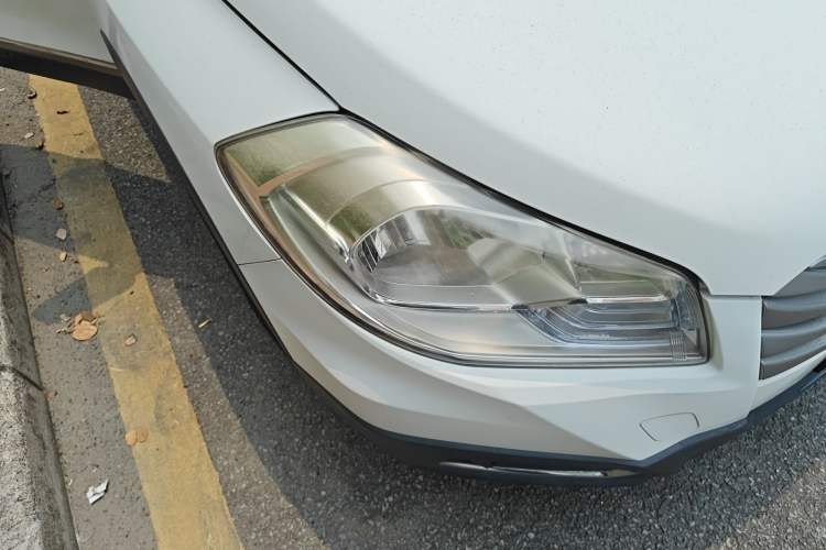 Used Suzuki S-Cross 2014 1.6L CVT Two-Wheel Drive Entry Model Right Front Headlight