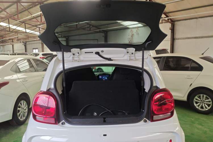 Used Roewe Clever 2022 311km QiQi BoBo Edition Trunk