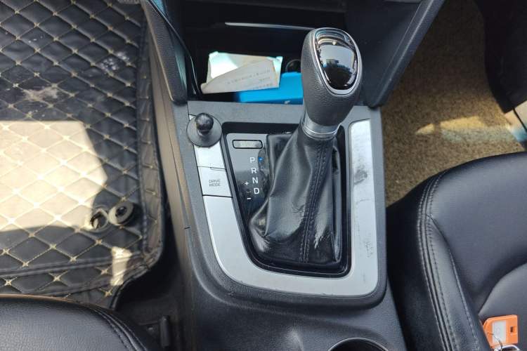 Used Hyundai Elantra (6th Generation / Lingdong) 2016 1.6L Automatic ZhiXuan – Elite Version Gear Lever