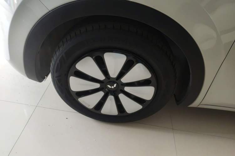 Used Wuling Bingo 2023 333 km Lingxi Connected Version Left Front Wheel Hub