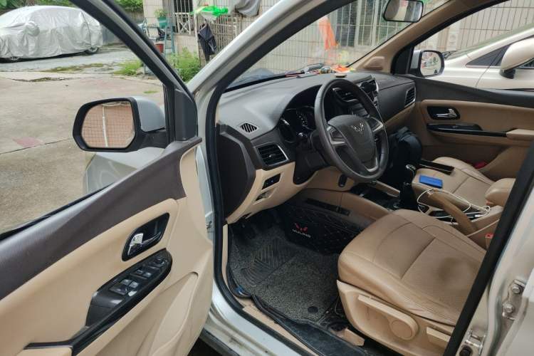 Used Wuling Hongguang 2015 1.5L S1 Comfort China V Standard
